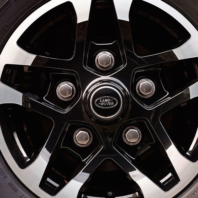 Land Rover Defender Alloy Wheels | Peter Vardy Aberdeeen
